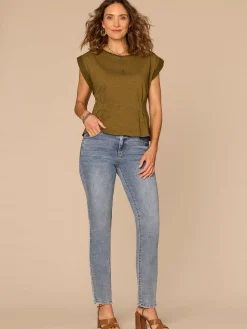 Extended Sleeve Scoop Neck Peplum Hem Embroidered Knit Top