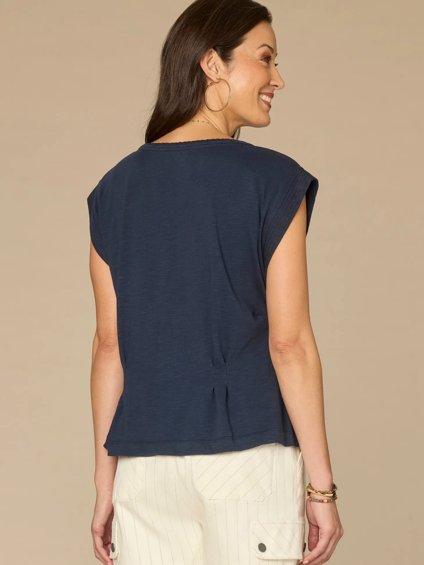 Extended Sleeve Scoop Neck Pleated Peplum Hem Knit Top with Embroidery
