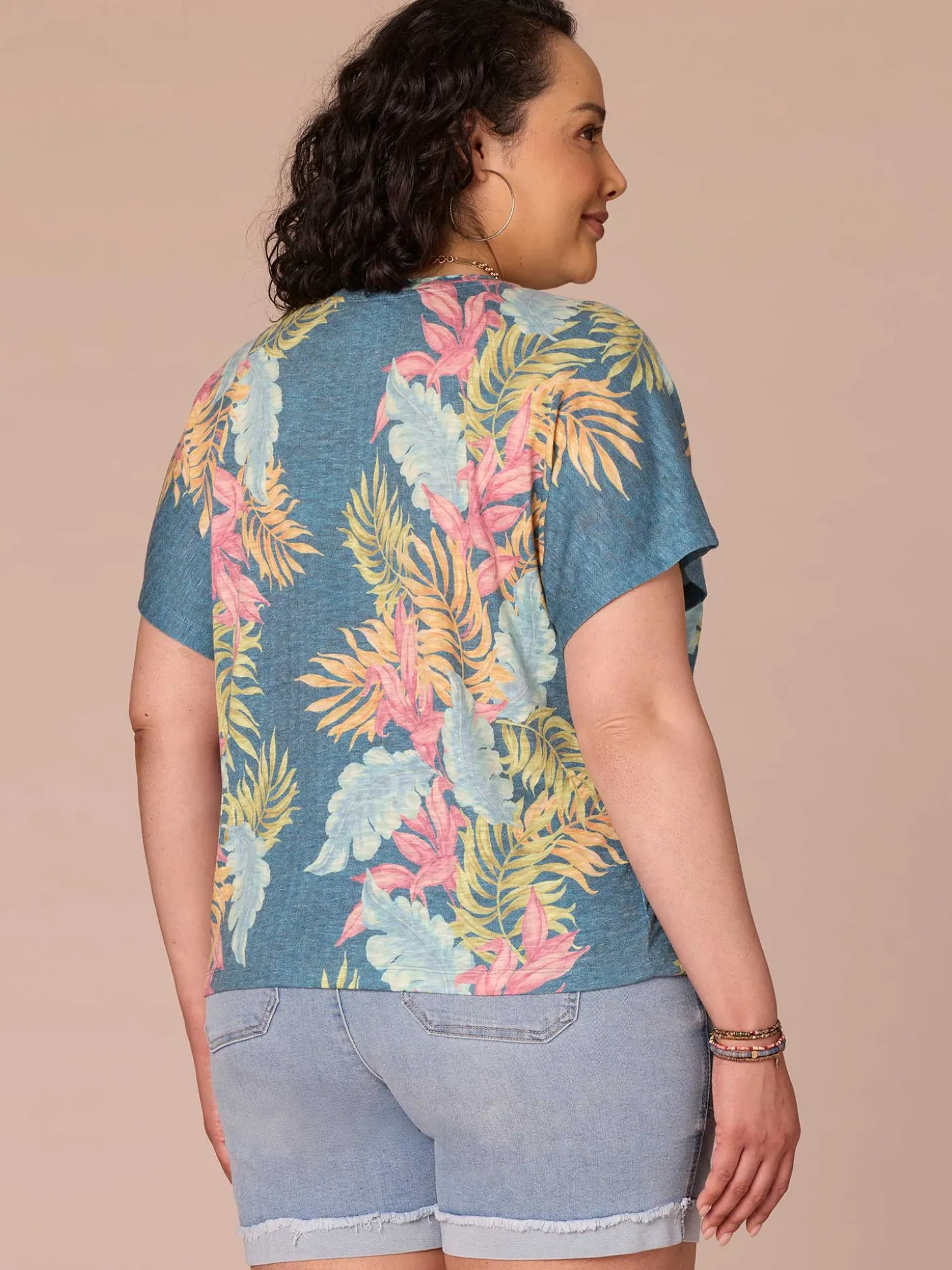 Short Dolman Sleeve Scallop Scoop Neck Printed Plus Size Knit Top