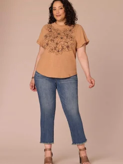 Short Sleeve Crew Neck Floral Embroidered Plus Size Knit Top